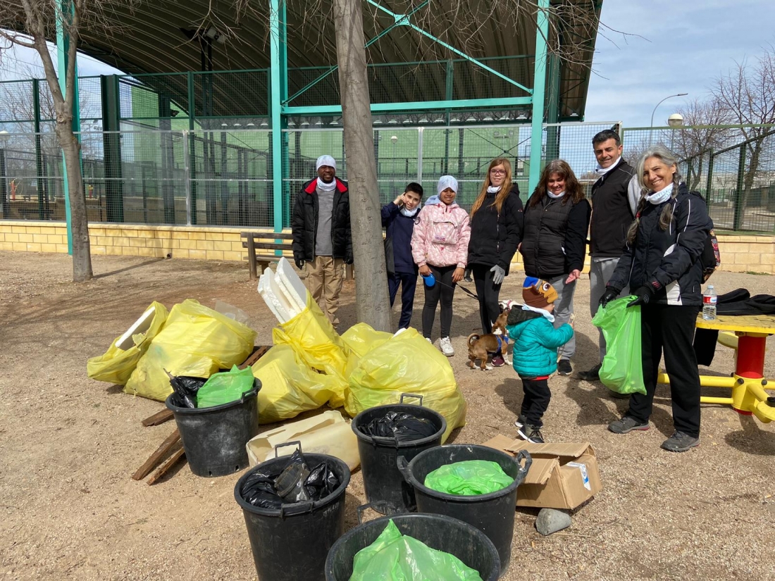 La iniciativa 1m² por la naturaleza recoge en Quer más de sesenta kilos de basura