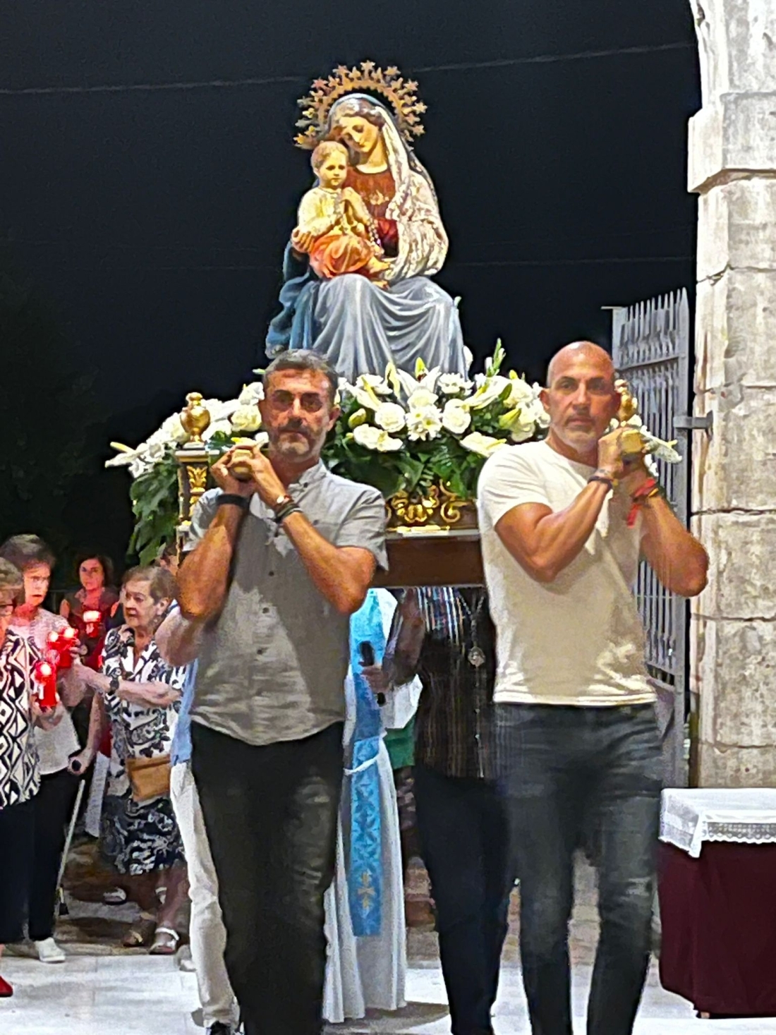 Bingo y fiesta DJ en la piscina municipal para combatir los rigores del mes de agosto se unen a la celebración tradicional de la Virgen Blanca